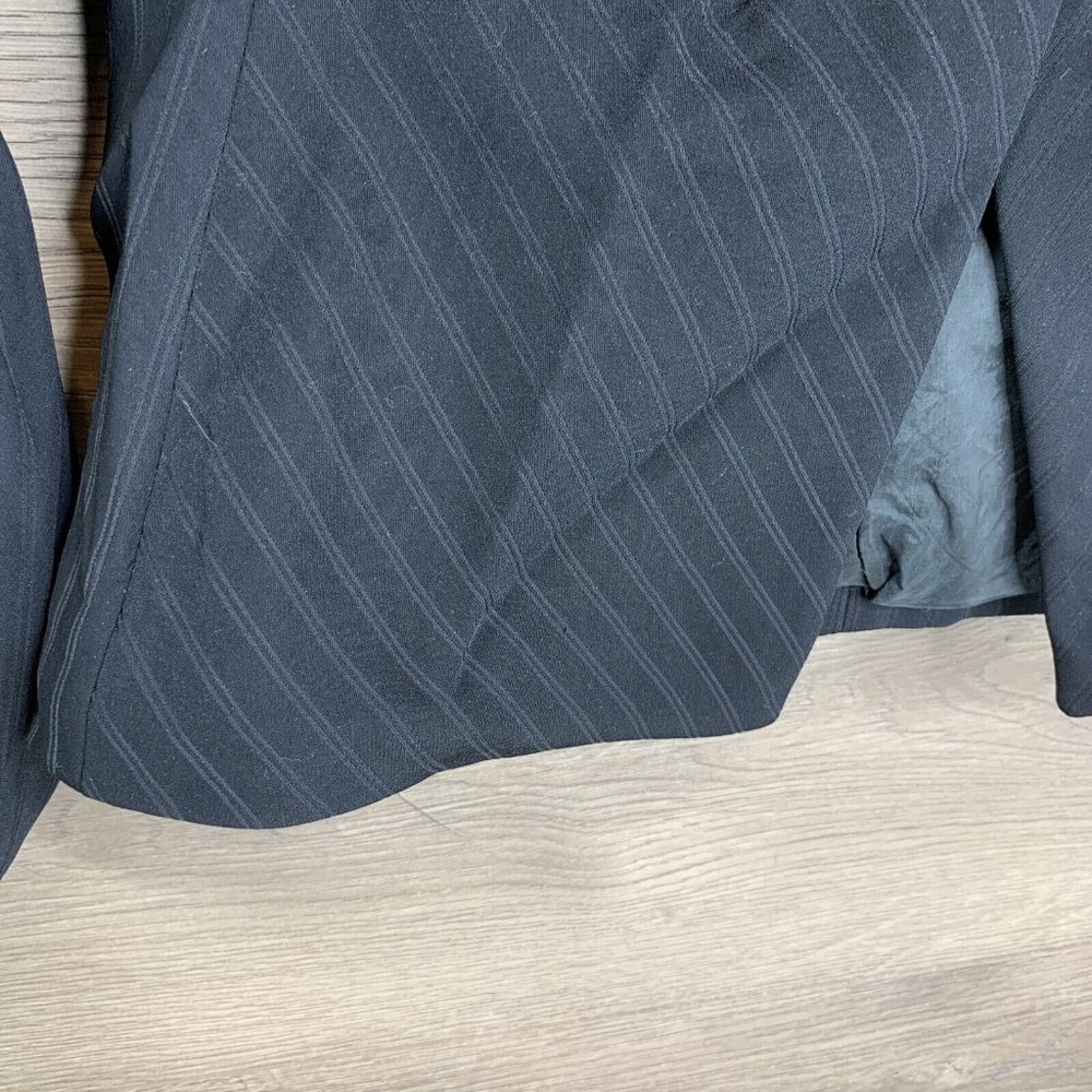Giorgio Armani Borgo 21 Womans 40 Black Jacket pinstripes missing cuff buttons - Picture 4 of 12